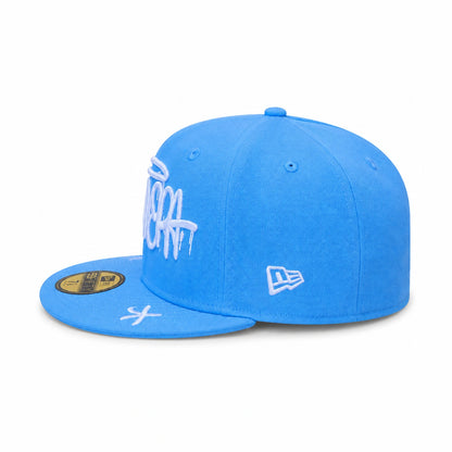 Gorra Cerrada New Era Graffiti Celeste vista lateral