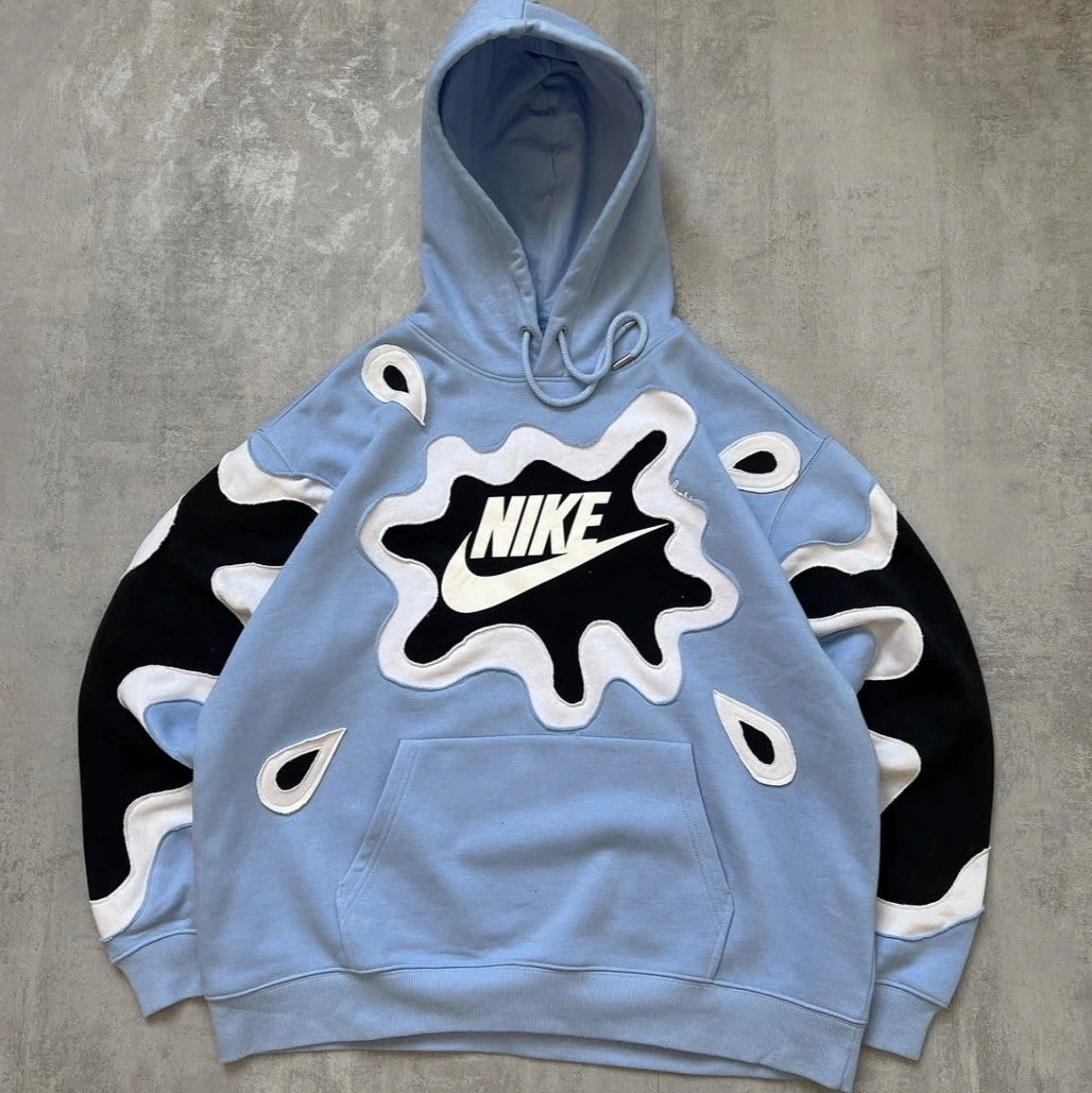Sudadera Esqueleto Nube Azul Fearless con gráfico streetwear en hoodie unisex