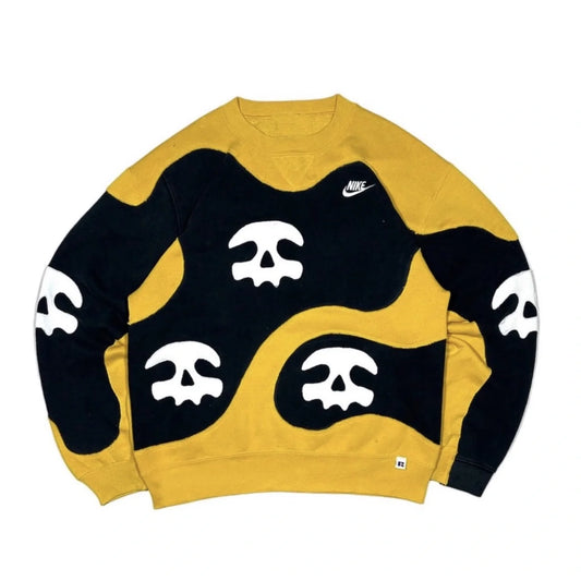 Hoodie Bones Calaveras Mostaza con diseño gráfico frontal