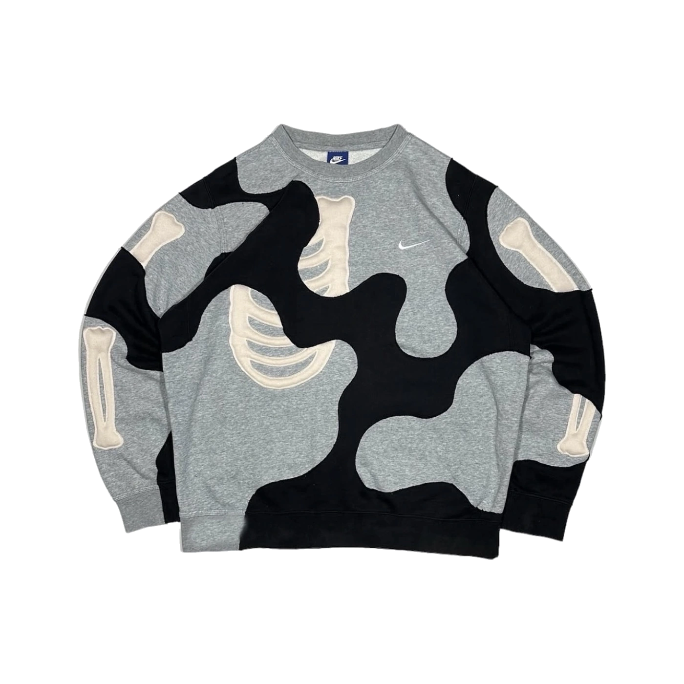 Sudadera Costillas Camuflaje Ceniza Fearless con gráfico streetwear en hoodie unisex