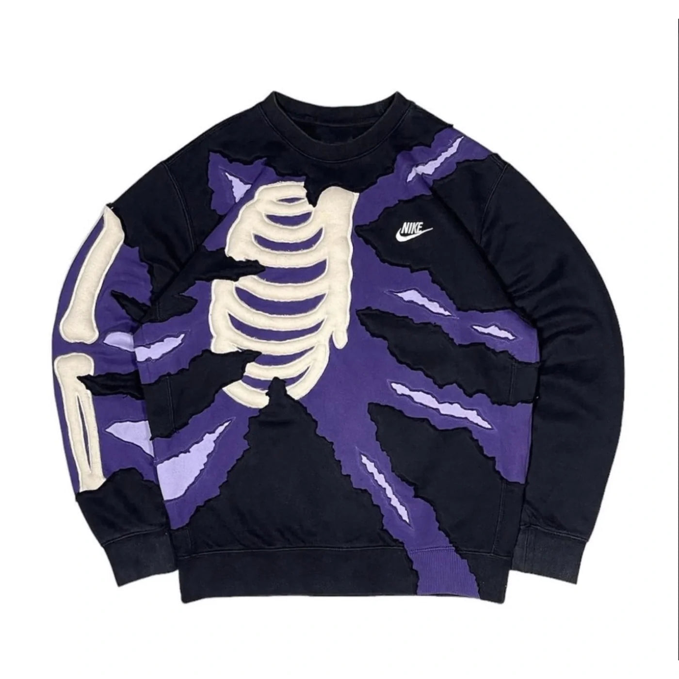 Hoodie Bones Verano Morado con diseño gráfico frontal