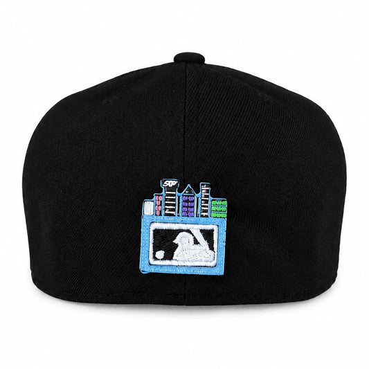 Pin Estadio Azul Fearless, imagen de uso en gorra