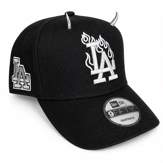 Pin Cuernos Plateados Fearless, imagen de uso en gorra
